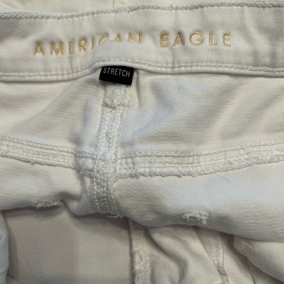 American Eagle White Stretch Distressed Mom Jeans Size 12 X-Short - Picture 6 of 8